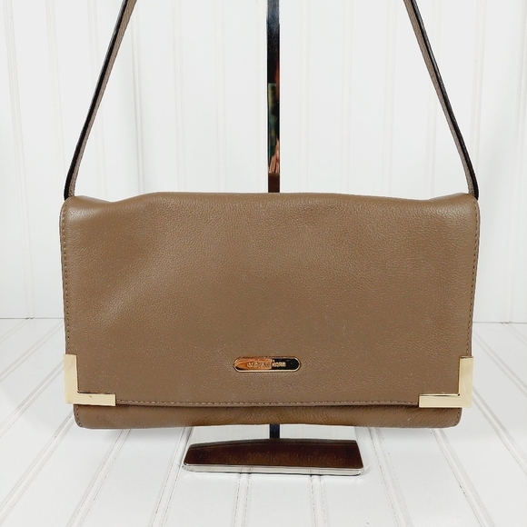 Michael Kors Beverly Leather Oversize Clutch Tan 0015 - Picture 2 of 16